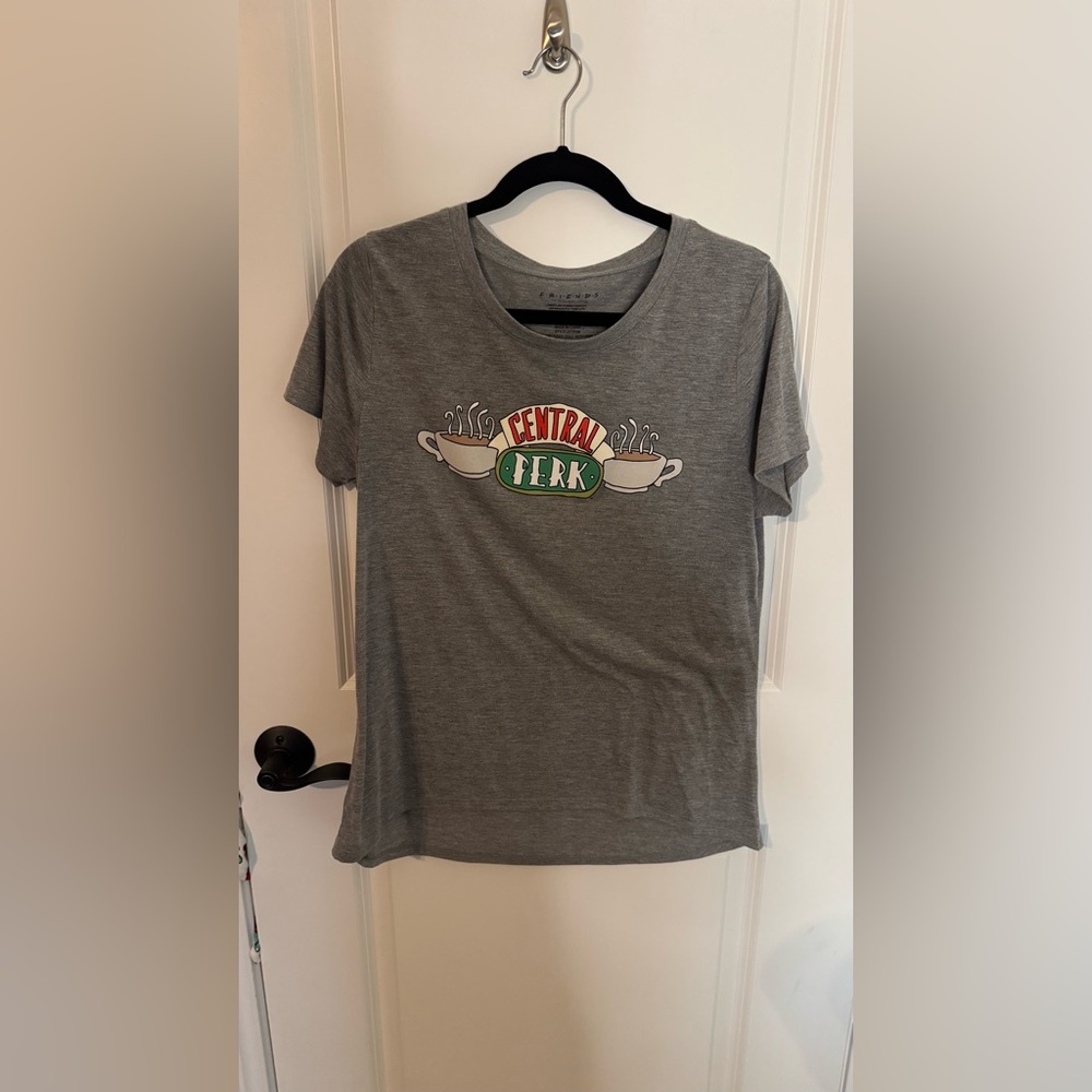 Friends Central Perk Graphic T-Shirt Fitted Gray Women’s Shirt Size XXL
